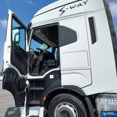 Trattore stradale IVECO S-WAY